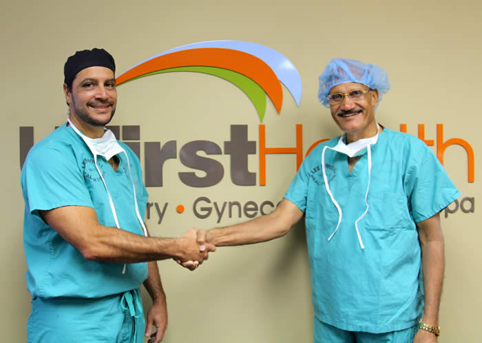 Dr. Robert Tomas shaking hands with Dr. Mohan Desarda